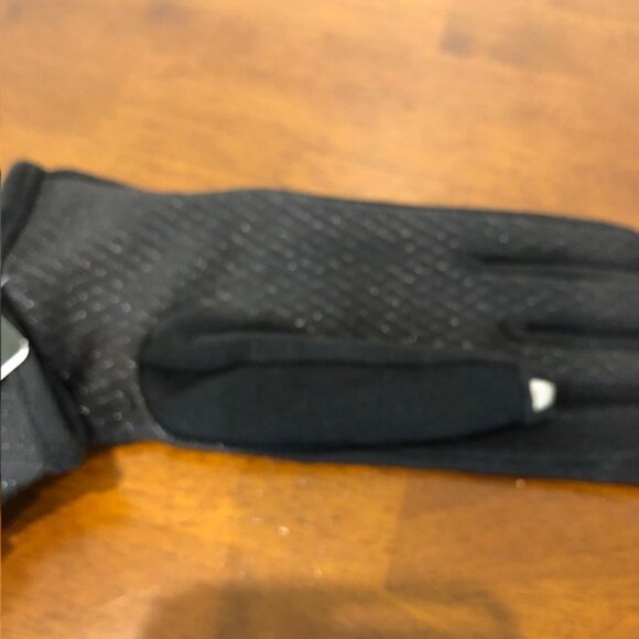 Isotoner Smartouch Women’s OS Black Gloves NWT - Picture 5 of 10